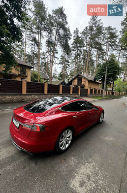 Лифтбек Tesla Model S 2014 в 