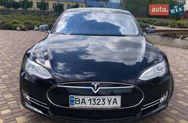 Лифтбек Tesla Model S 2015 в 