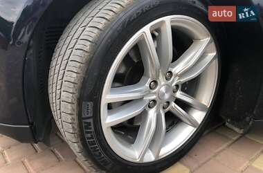 Лифтбек Tesla Model S 2015 в 