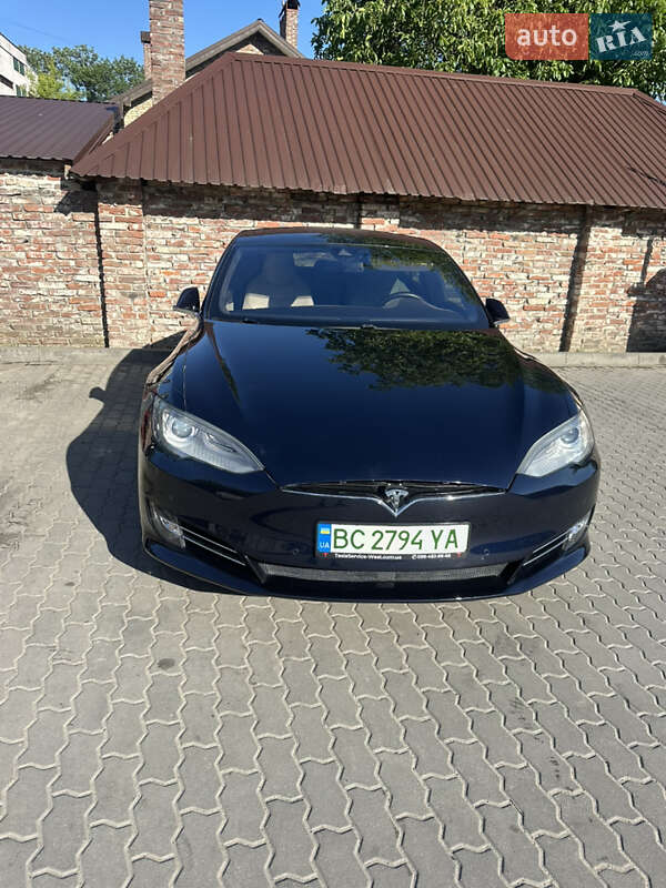 Лифтбек Tesla Model S 2015 в Львове