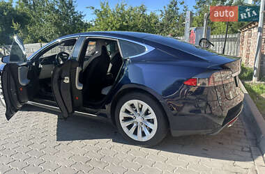 Лифтбек Tesla Model S 2015 в 