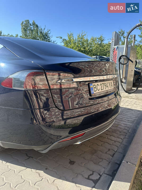 Лифтбек Tesla Model S 2015 в Львове
