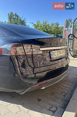 Лифтбек Tesla Model S 2015 в 