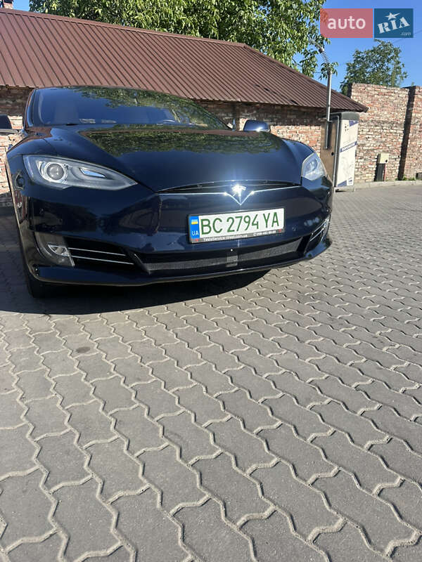 Лифтбек Tesla Model S 2015 в Львове
