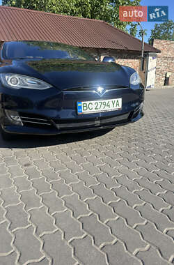 Лифтбек Tesla Model S 2015 в 