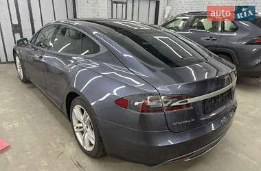Лифтбек Tesla Model S 2015 в 