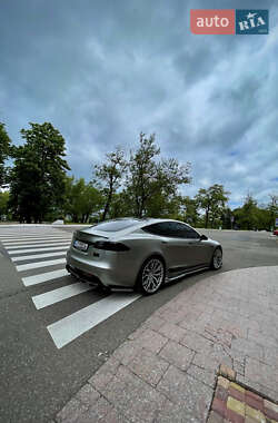 Лифтбек Tesla Model S 2021 в 