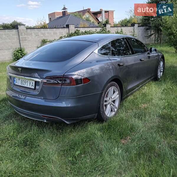 Лифтбек Tesla Model S 2014 в 