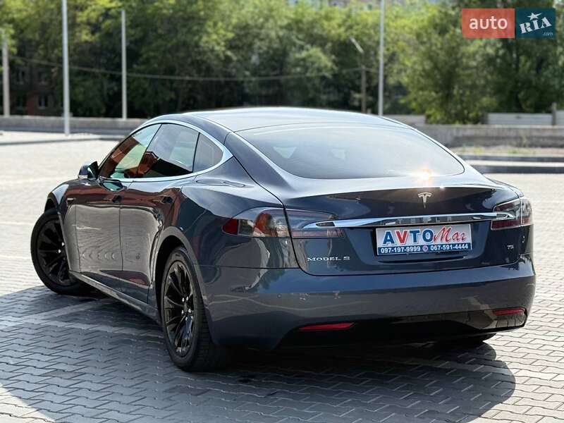 Лифтбек Tesla Model S 2017 в Кривом Роге