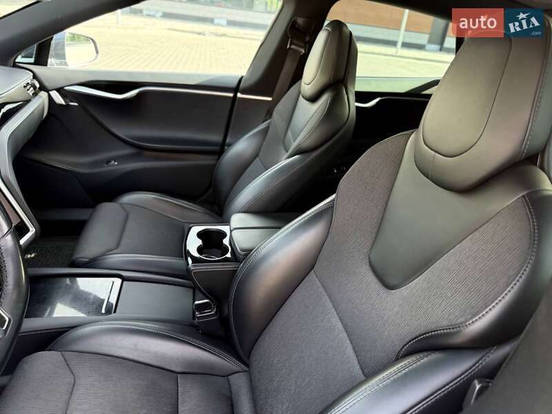 Лифтбек Tesla Model S 2017 в Кривом Роге