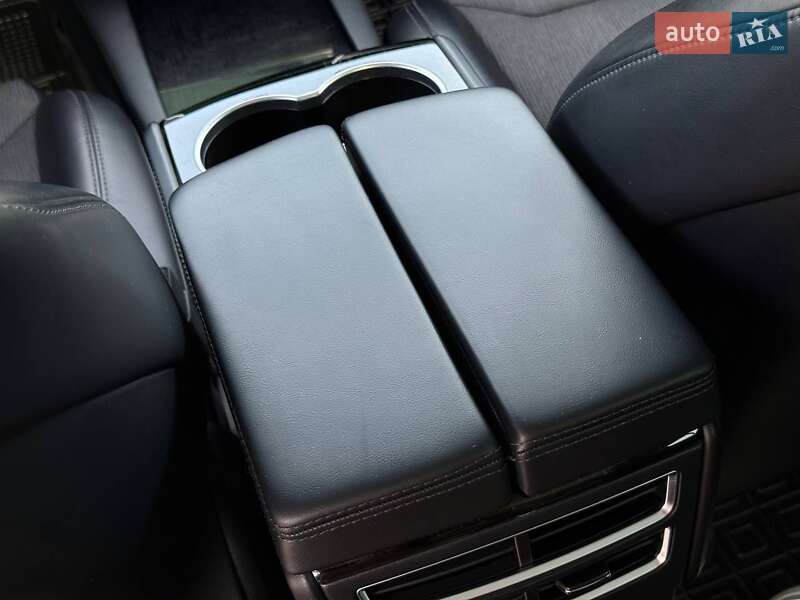 Лифтбек Tesla Model S 2017 в Кривом Роге