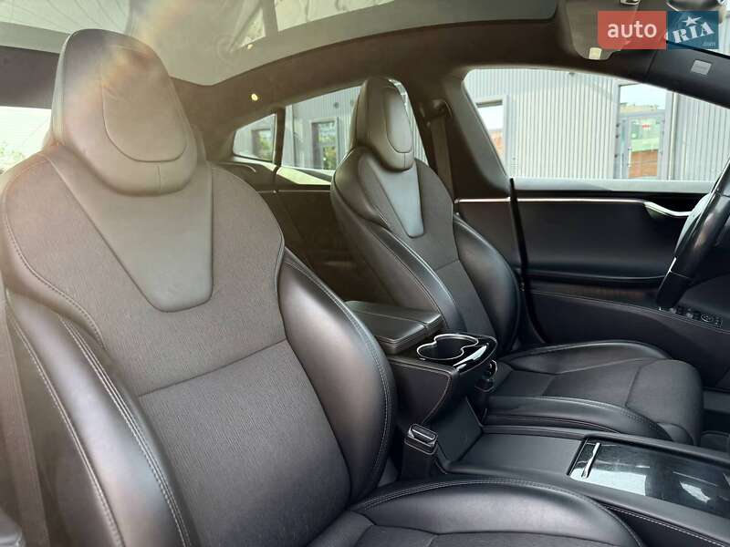 Лифтбек Tesla Model S 2017 в Кривом Роге
