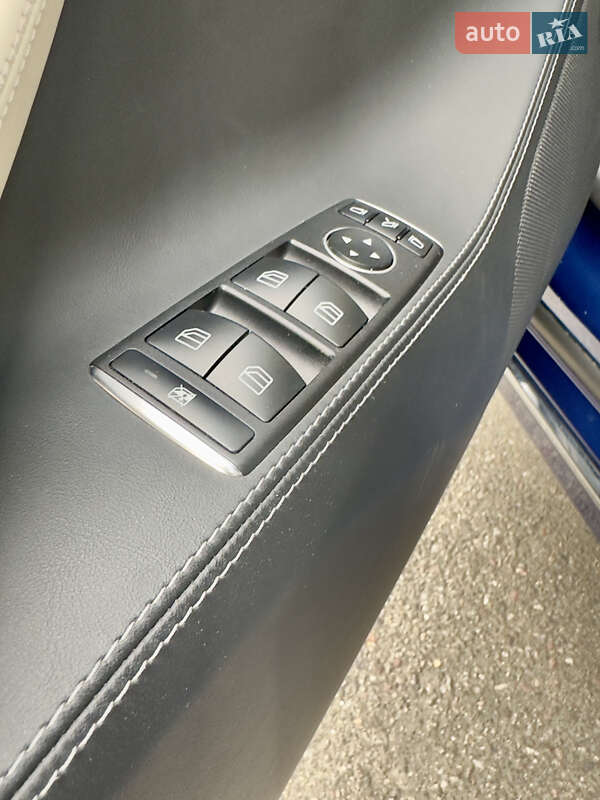 Лифтбек Tesla Model S 2019 в Киеве