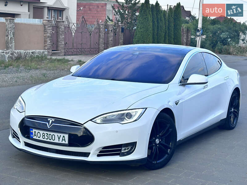 Лифтбек Tesla Model S 2016 в Ужгороде