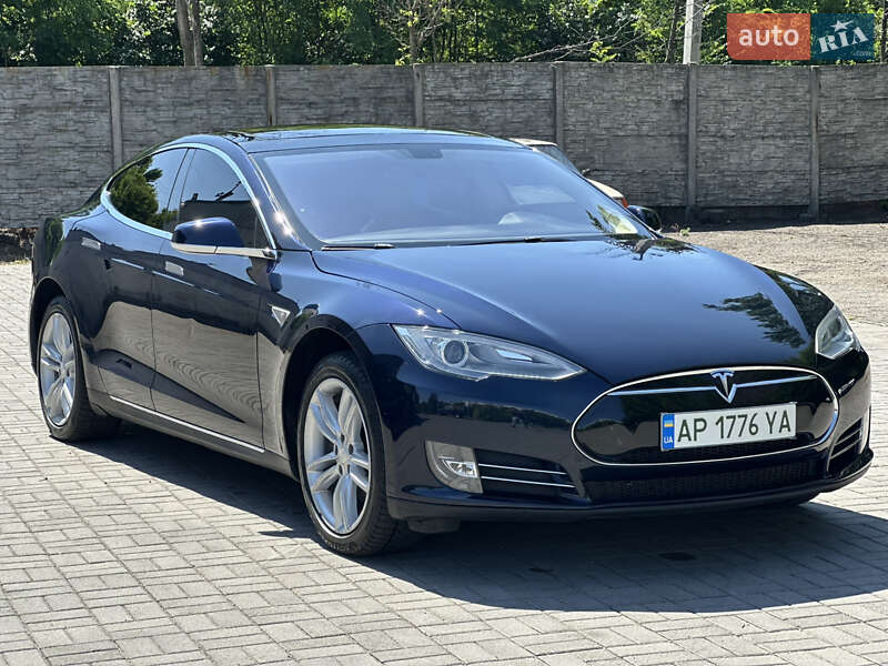 Лифтбек Tesla Model S 2013 в Запорожье