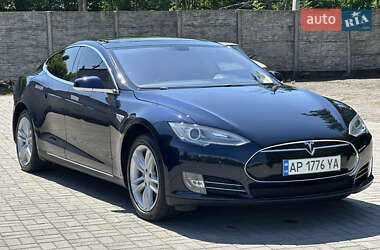 Лифтбек Tesla Model S 2013 в 