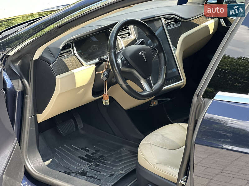 Лифтбек Tesla Model S 2013 в Запорожье