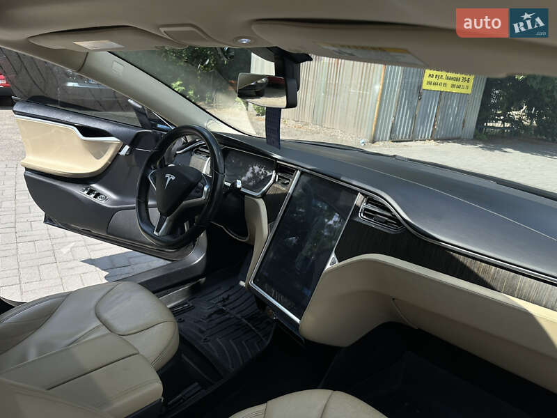 Лифтбек Tesla Model S 2013 в Запорожье