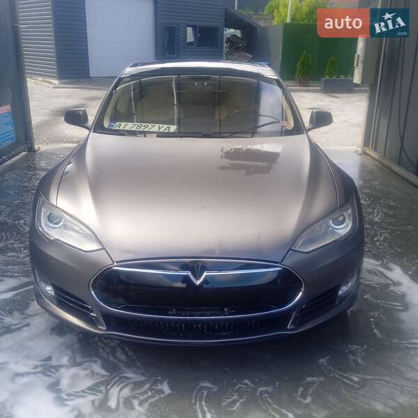 Tesla Model S 2014