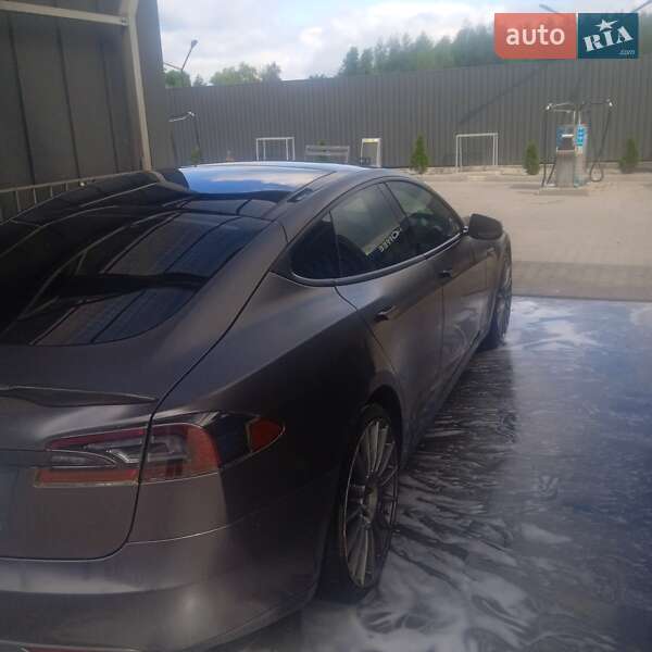 Лифтбек Tesla Model S 2014 в Фастове