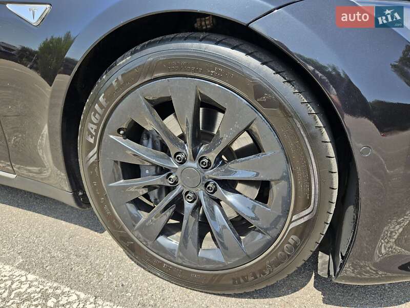 Лифтбек Tesla Model S 2015 в Харькове
