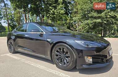 Лифтбек Tesla Model S 2015 в 