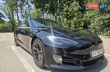 Лифтбек Tesla Model S 2015 в 