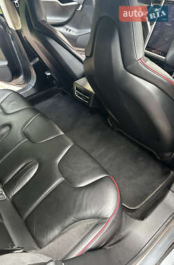 Лифтбек Tesla Model S 2013 в 