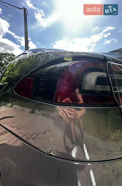 Лифтбек Tesla Model S 2013 в 