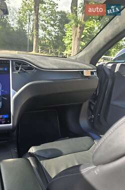 Лифтбек Tesla Model S 2017 в Ивано-Франковске