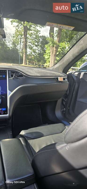Ліфтбек Tesla Model S 2017 в Івано-Франківську
