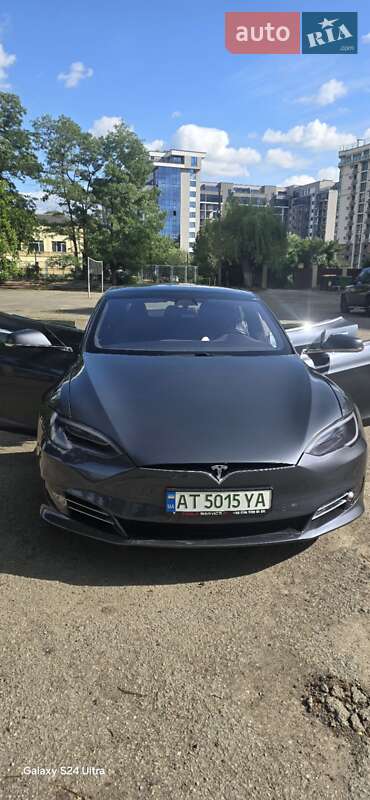 Лифтбек Tesla Model S 2017 в 