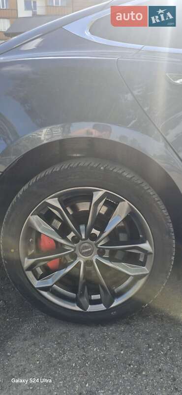 Лифтбек Tesla Model S 2017 в Ивано-Франковске