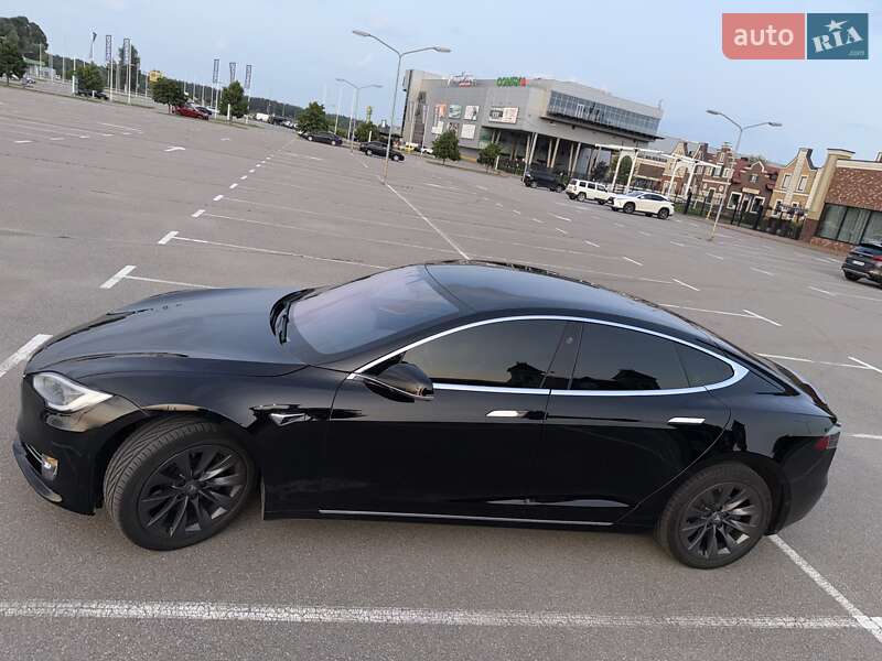 Лифтбек Tesla Model S 2019 в Киеве