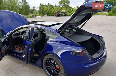 Лифтбек Tesla Model S 2016 в 