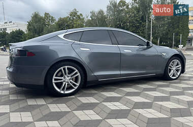 Лифтбек Tesla Model S 2014 в 