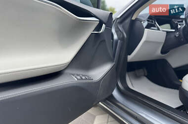 Лифтбек Tesla Model S 2014 в 