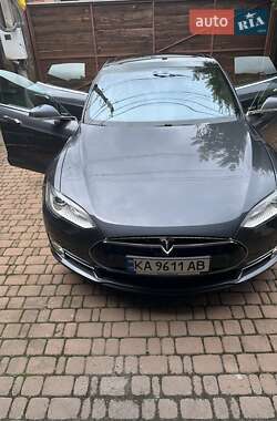 Лифтбек Tesla Model S 2015 в Старых Петровцах