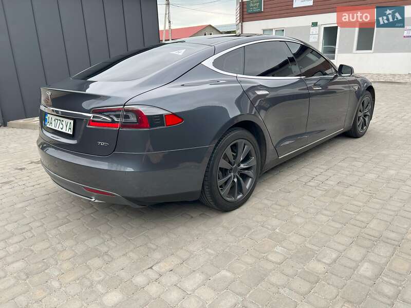 Ліфтбек Tesla Model S 2015 в Софіївській Борщагівці