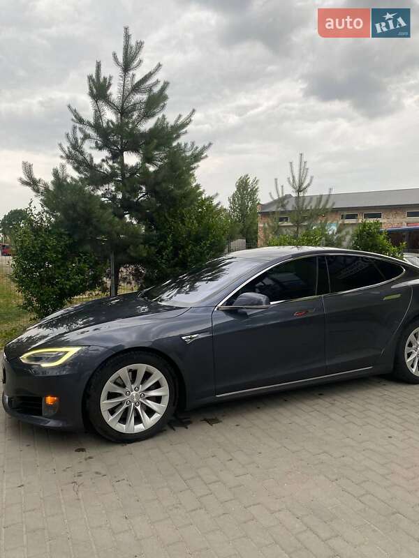 Ліфтбек Tesla Model S 2016 в Івано-Франківську