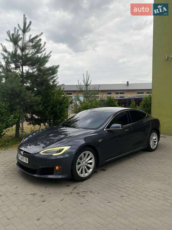Ліфтбек Tesla Model S 2016 в Івано-Франківську