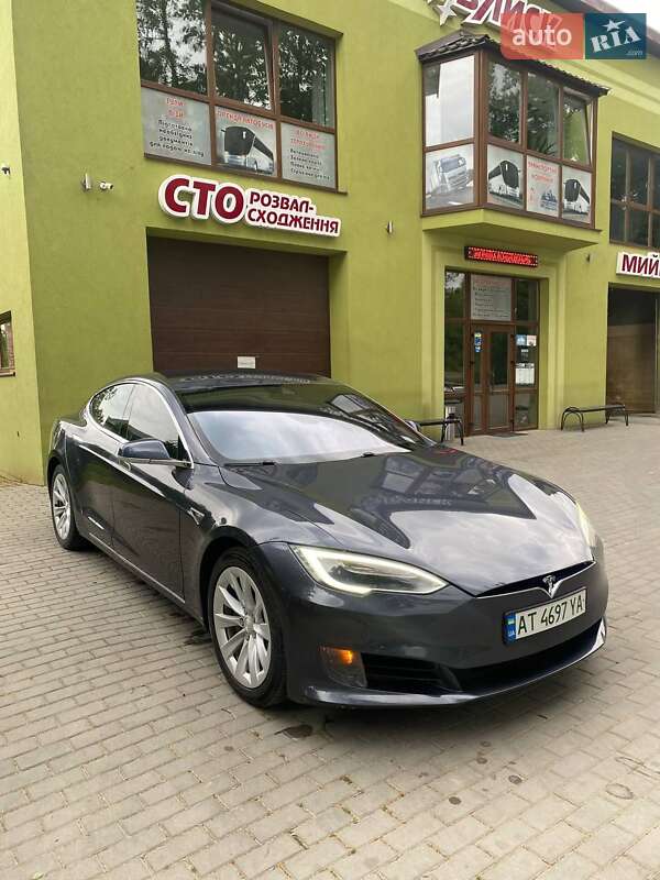 Ліфтбек Tesla Model S 2016 в Івано-Франківську