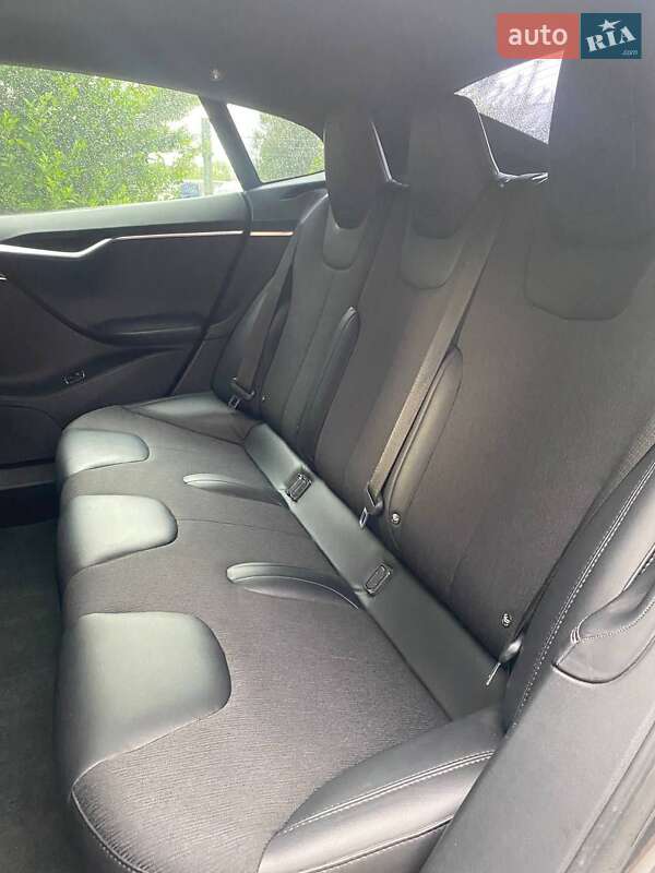 Ліфтбек Tesla Model S 2016 в Івано-Франківську