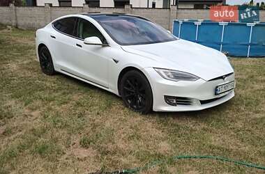 Ліфтбек Tesla Model S 2017 в Івано-Франківську