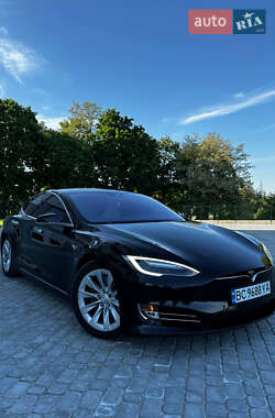 Лифтбек Tesla Model S 2016 в Львове