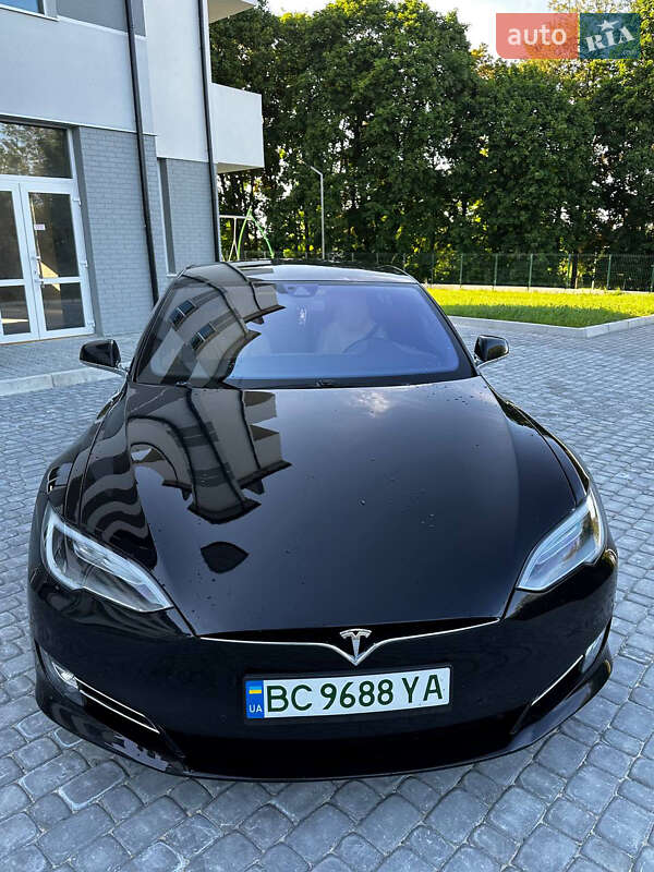 Лифтбек Tesla Model S 2016 в Львове