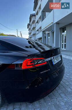Лифтбек Tesla Model S 2016 в 