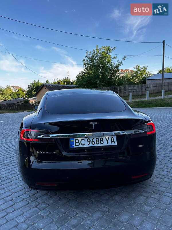 Лифтбек Tesla Model S 2016 в Львове