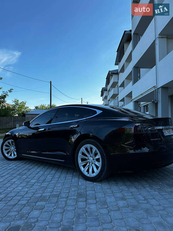 Лифтбек Tesla Model S 2016 в Львове