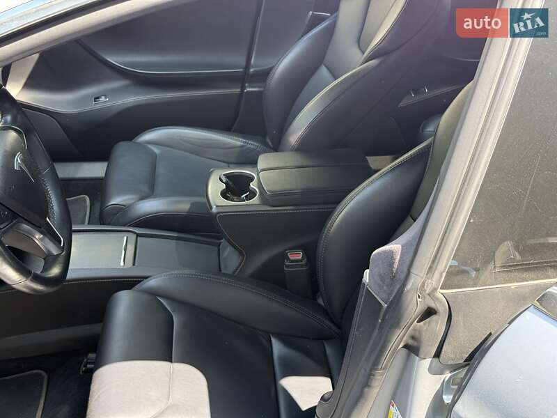 Лифтбек Tesla Model S 2018 в Мукачево